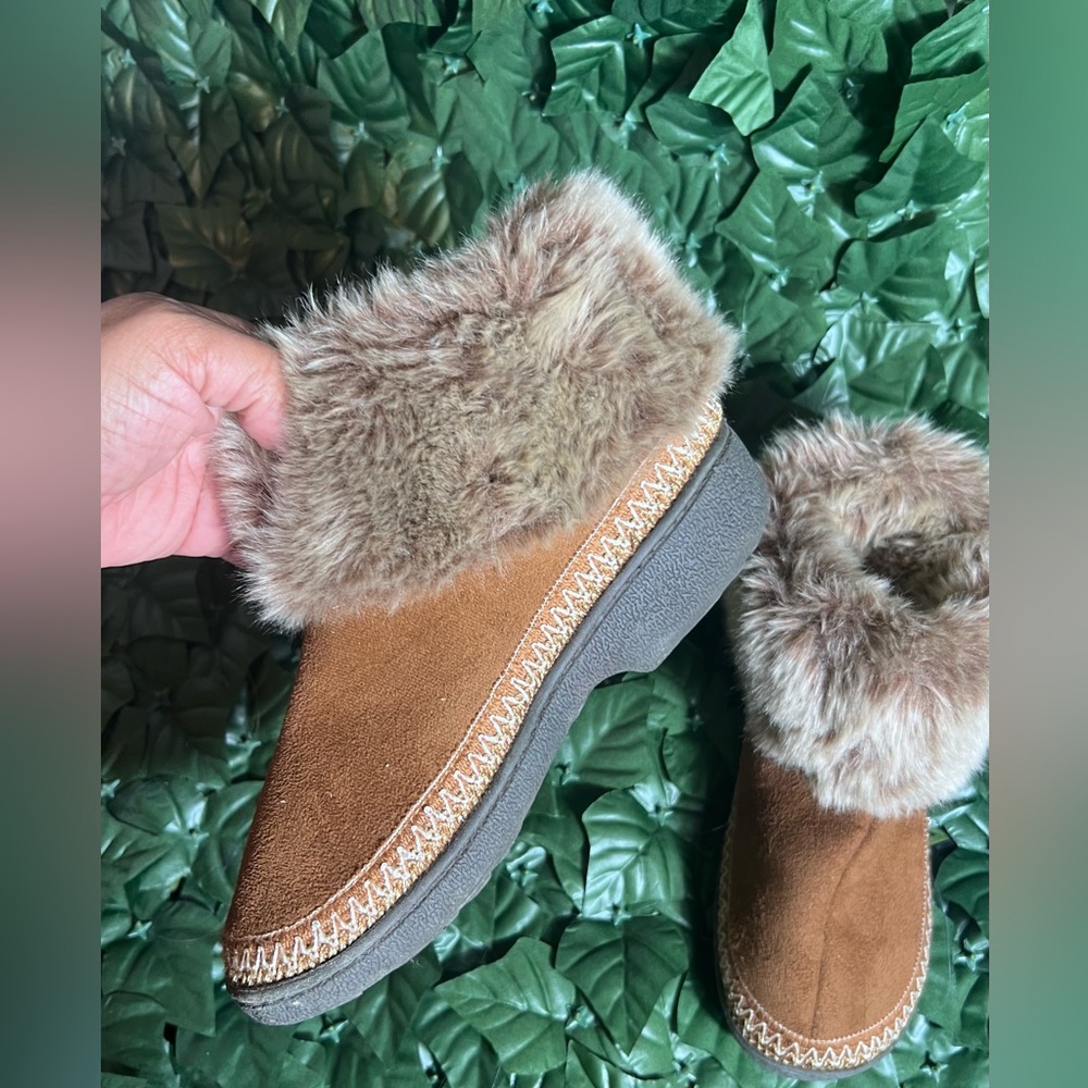 Women’s Isotoner Sz 6.5/7